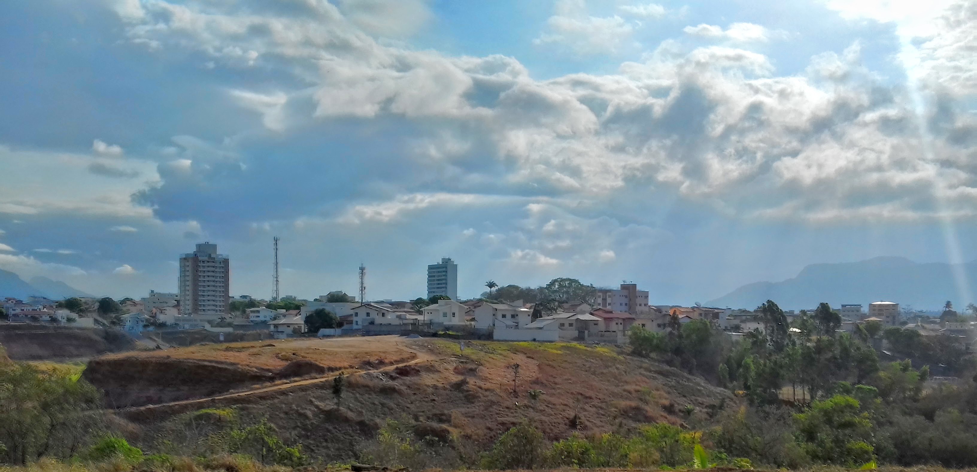 Vista aérea panorâmica da arquitetura costeira do Espírito Santo